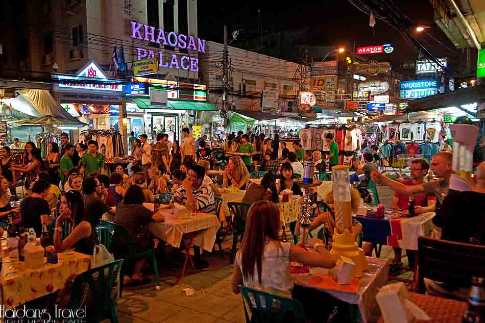Đi du lịch Thái Lan hòa mình vào khu phố Tây Khao San sôi động vào ban đêm 