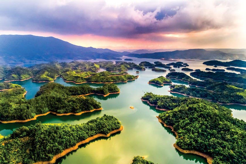 Vẻ đẹp hùng vĩ của hồ Tà Đùng