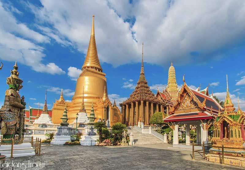 Viếng thăm chùa Phật Ngọc trong tour du lịch Thái Lan