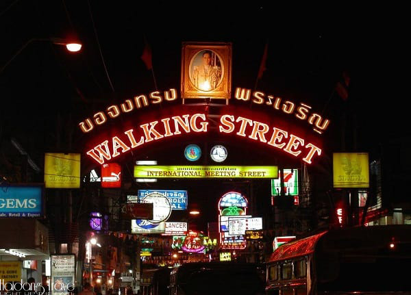 Đi du lịch Thái Lan Pattaya phải ghé thăm phố đi bộ Walking Street