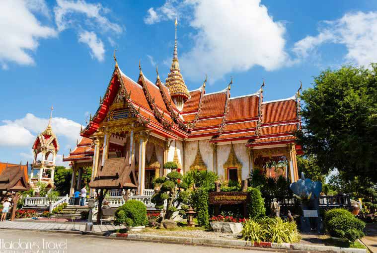 Wat Chalong, ngôi chùa nổi tiếng trong tour du lịch Thái Lan Phuket