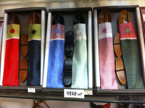 Bộ dụng cụ đũa và muỗng Hàn Quốc, một lựa chọn đúng đắn khi bạn không biết đi du lịch Hàn Quốc mua gì làm quà