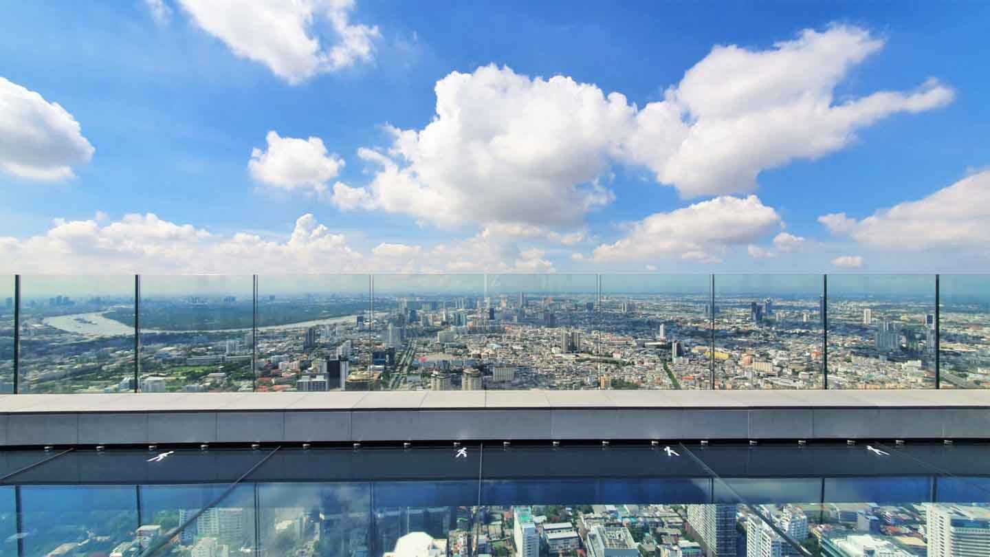 Cầu kính Mahanakhon Skywalk, một trong các điểm du lịch ở Bangkok Thái Lan hấp dẫn nhất