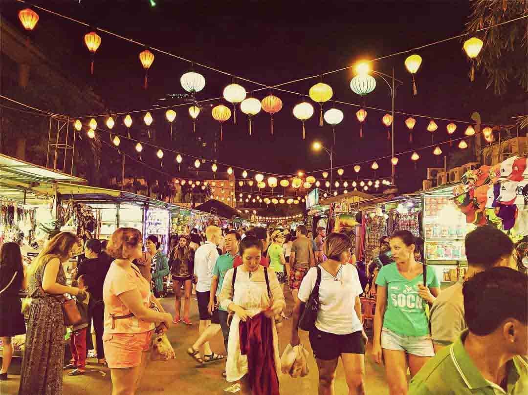 Kinh nghiệm du lịch Nha Trang gợi ý bạn nên tham quan chợ đêm Nha Trang