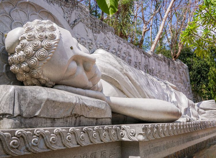 Những điểm nổi bật tại chùa Long Sơn Nha Trang