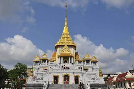 Chùa Vàng, một trong các điểm du lịch ở Bangkok Thái Lan thu hút khách du lịch