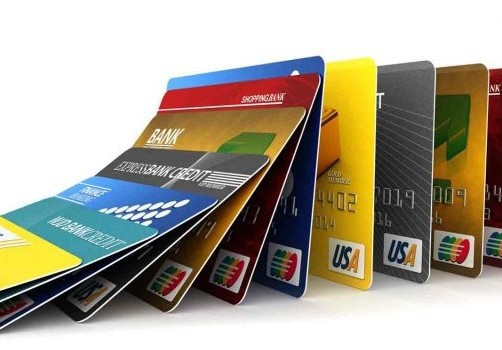 Chuẩn bị tiền mặt và thẻ ATM khi đi du lịch