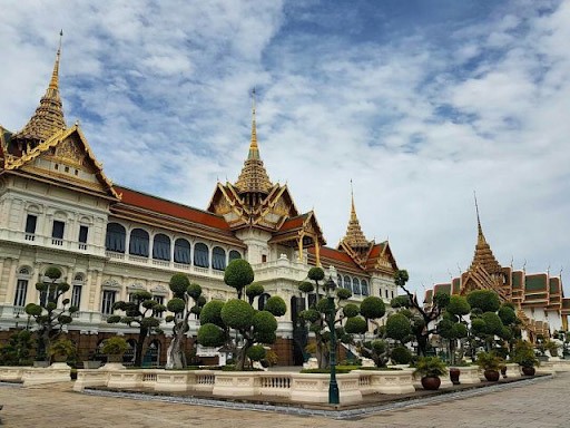 kinh nghiệm đi du lịch Thái Lan theo tour, cung điện Huy Hoàng