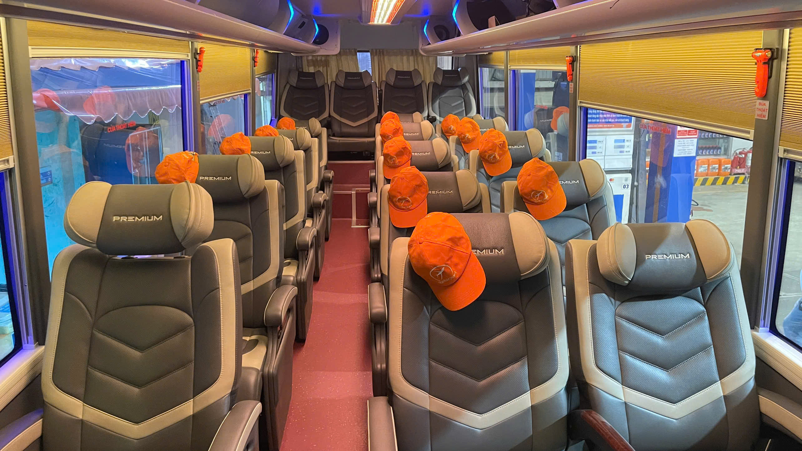 Tour Du Lịch Bằng Xe Limousine Tháng 12 tour-du-lich-bang-xe-limousine-thang-12