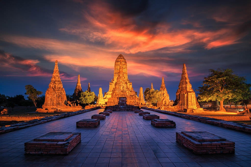Đền Wat Chaiwatthanaram về đêm trong phim Ngược dòng thời gian để yêu anh