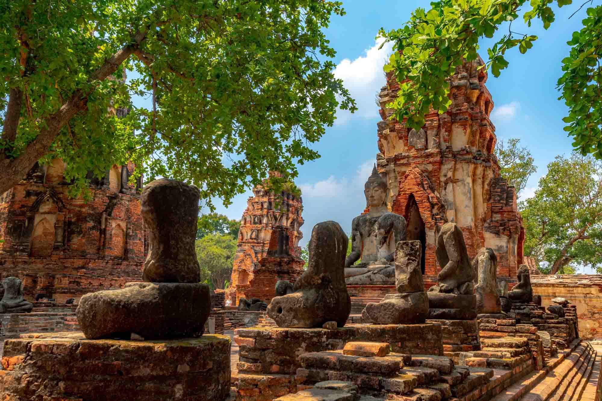 Đền Wat Phra Mahathat trong phim Ngược dòng thời gian để yêu anh