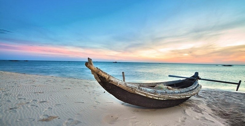 Phong cảnh biển Thuận An xứ Huế