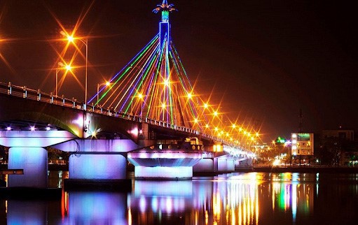 Phong cảnh cầu sông Hàn về đêm