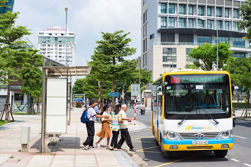 Di chuyển từ Đà Nẵng đến Huế bằng xe bus