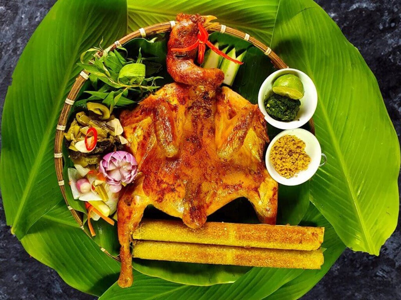 Gà nướng cơm lam