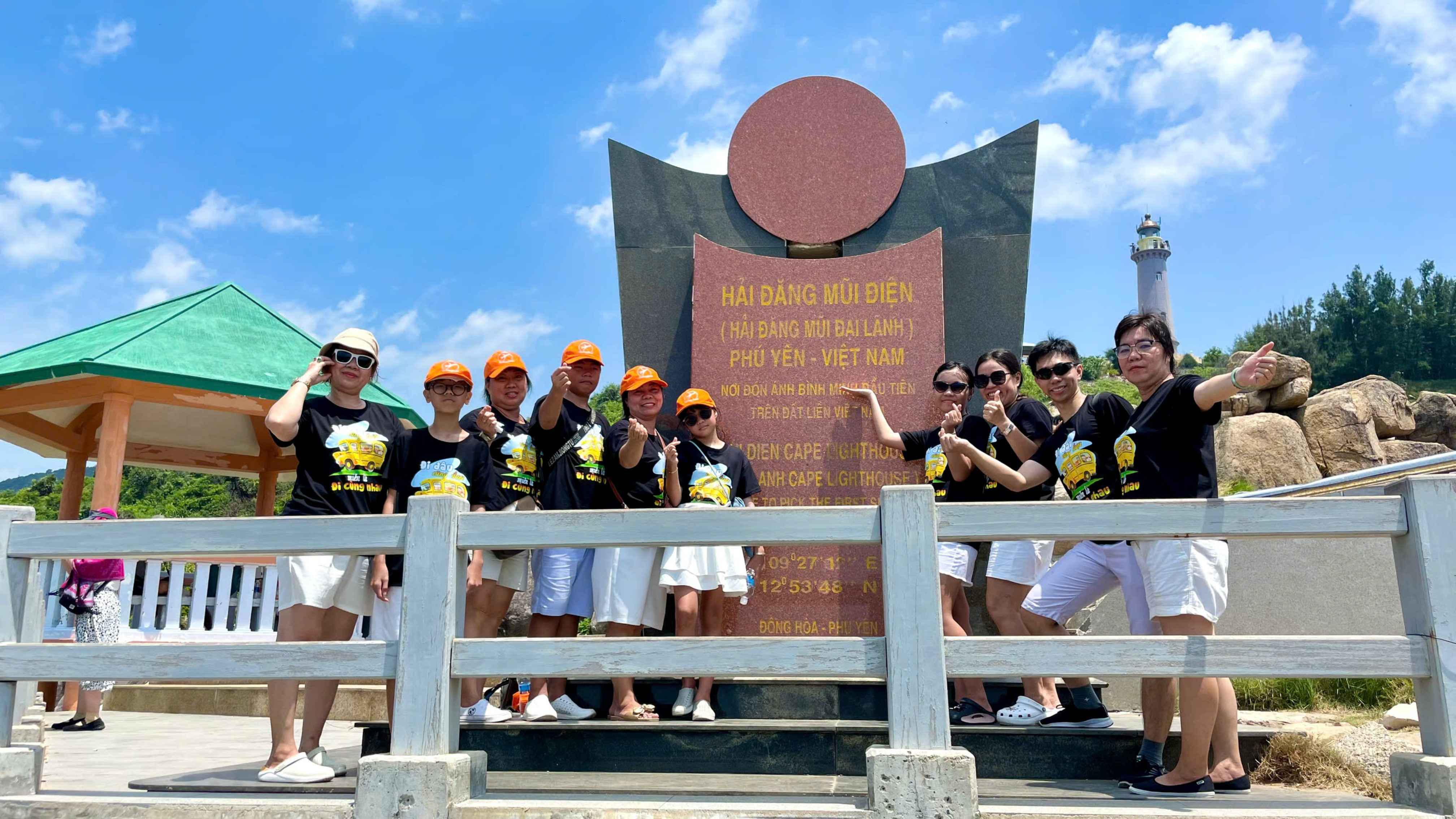 Tour Du Lịch Bằng Xe Limousine Tháng 12(2) tour-du-lich-bang-xe-limousine-thang-12(2)