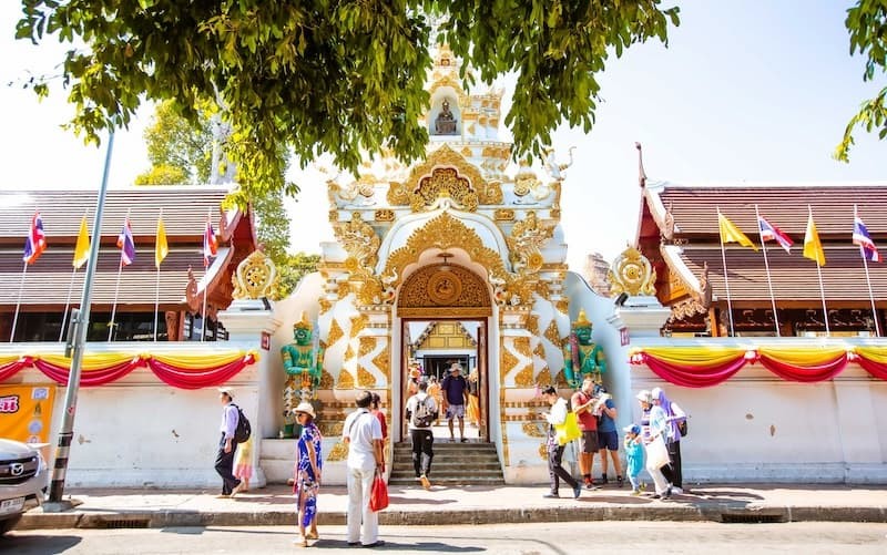 Giá vé tham quan chùa Wat Chedi Luang