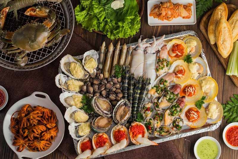 Hải sản là món ăn không thể thiếu trong danh sách kinh nghiệm du lịch Nha Trang