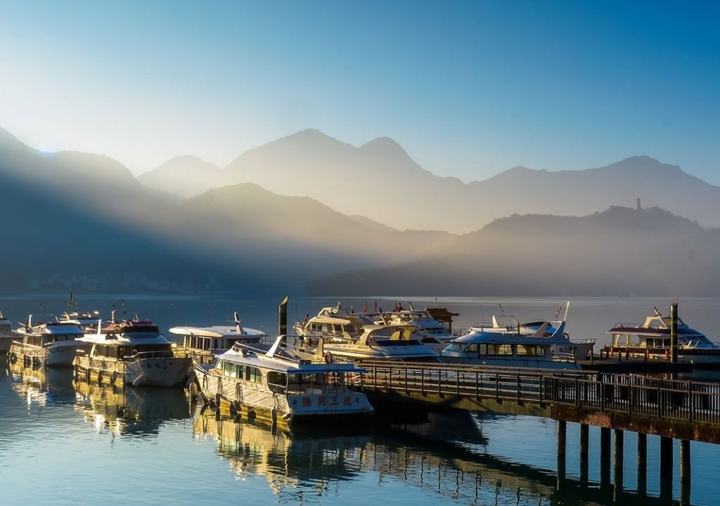 Hồ Nhật Nguyệt