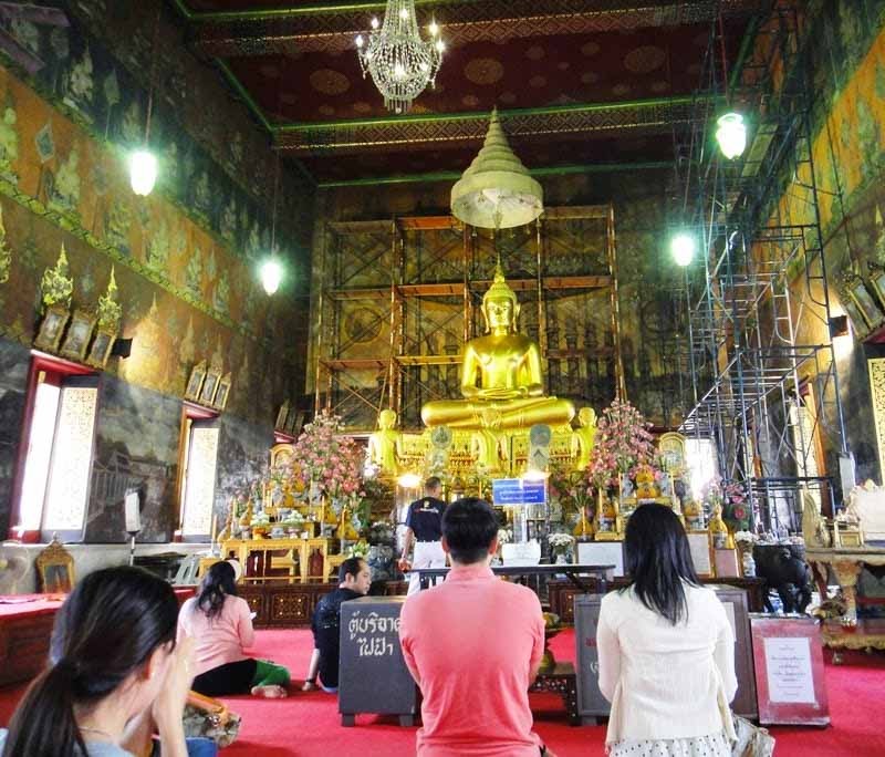 Nét cổ kính tại Chùa chuông Wat Rakhang