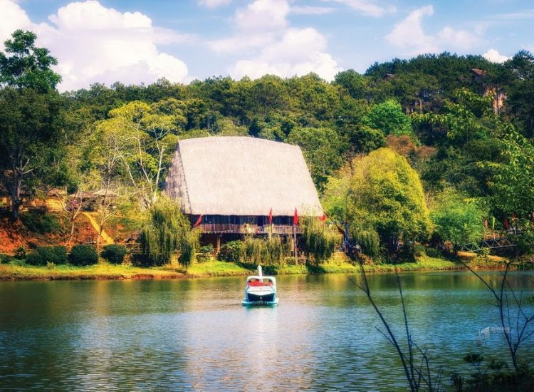 khu du lịch Măng Đen Kon Tum trọn gói 3