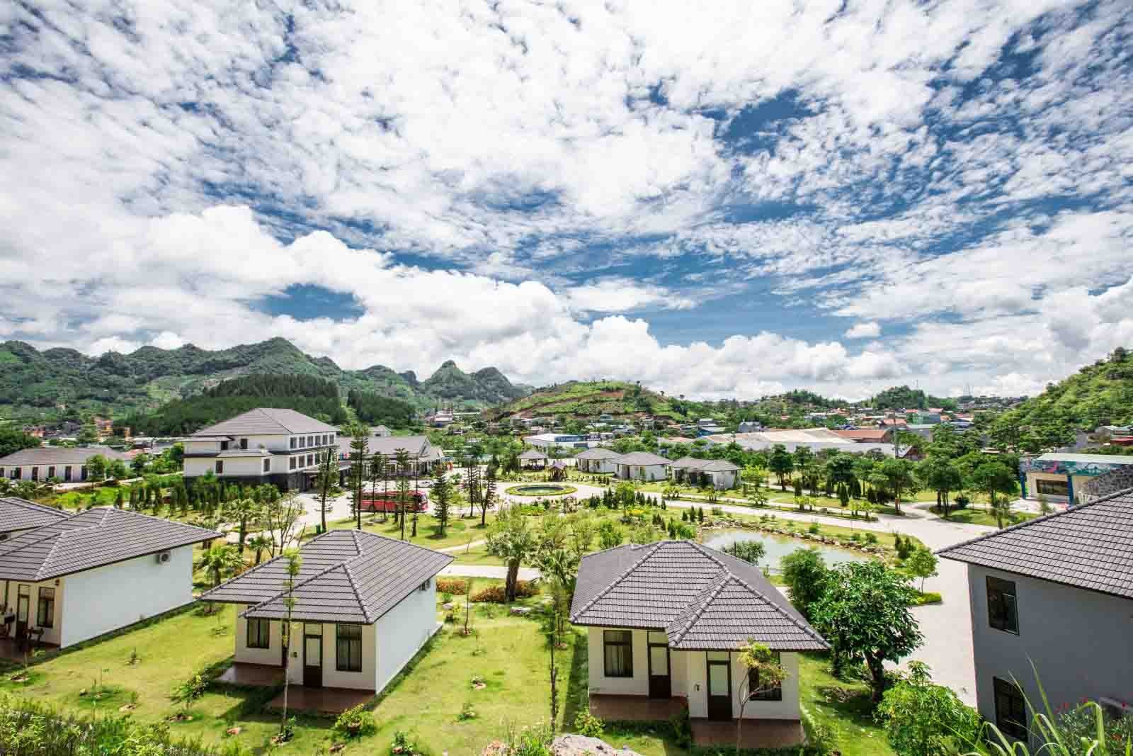 Quang cảnh rộng rãi thoáng mát tại Thảo Nguyên Resort 