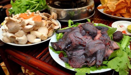 Du lịch Hà Giang tháng 11 - Lẩu gà đen