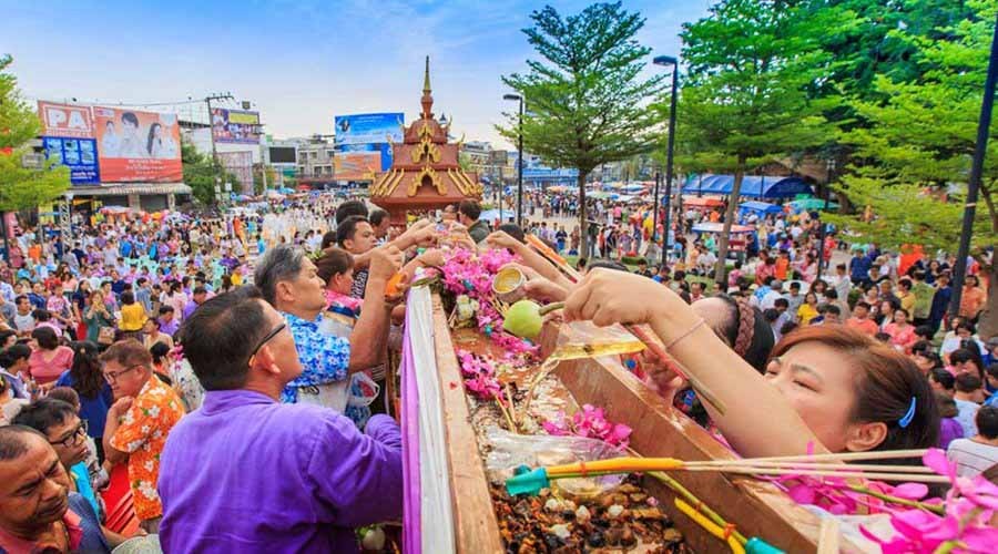 Lễ hội SongKran tại Chiang Mai