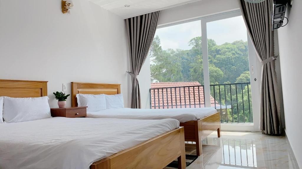 Long Vũ Hotel Măng Đen sở hữu vị trí thuận tiện