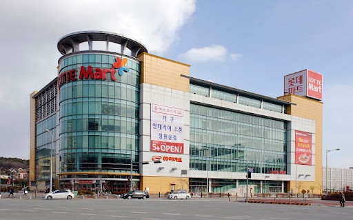 Đi du lịch Hàn Quốc cần bao nhiêu tiền - tham quan Lotte Mart