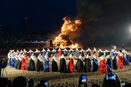 Múa ganggangsullae vào ngày Trung thu Hàn Quốc