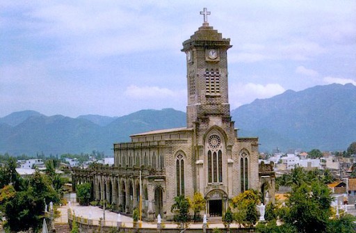 Tour du lịch từ Tp Hồ Chí Minh đi Sapa - nhà thờ Đá