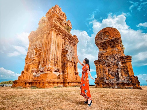 Tháp Bánh Ít, một trong những địa điểm du lịch ở Quy Nhơn Bình Định