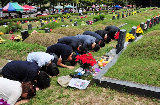 Tảo mộ vào dịp Trung thu Hàn Quốc