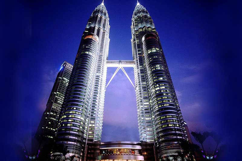 Tháp đôi Petronas Twin Towers trong lịch trình du lịch Singapore Malaysia 4 ngày 3 đêm
