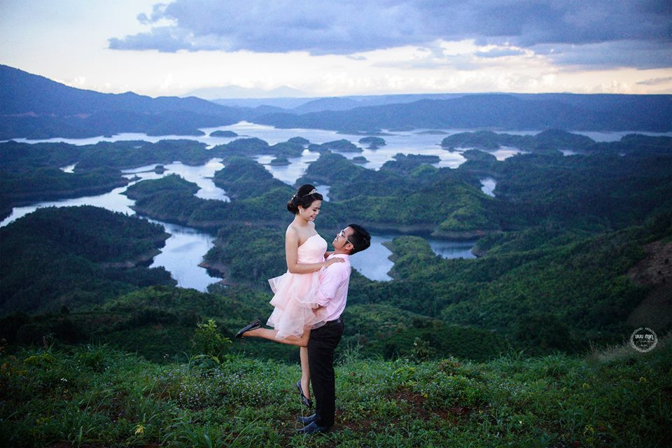 Cặp đôi lãng mạn tại Tà Đùng