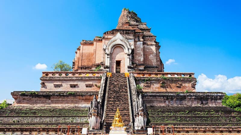 Tòa bảo tháp linh thiêng tại chùa Wat Chedi Luang