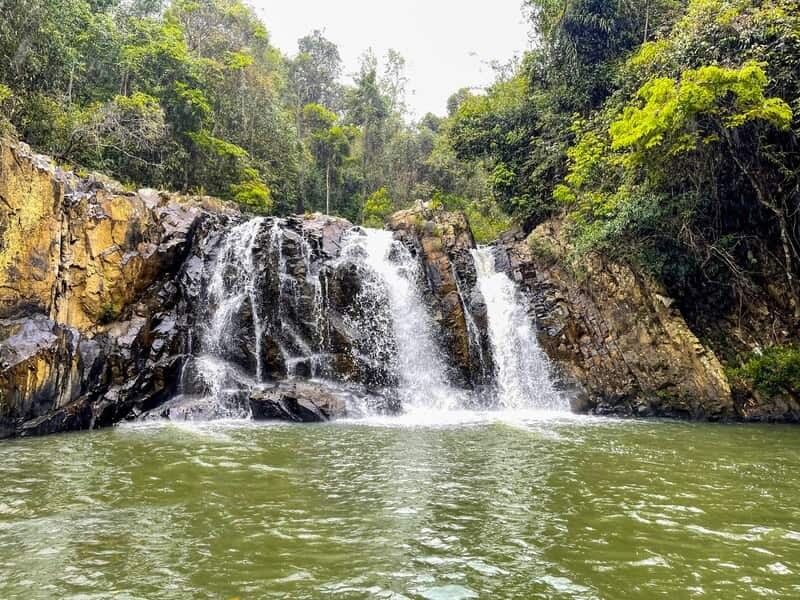 Vẻ đẹp thiên nhiên hùng vĩ của thác Lô Ba 