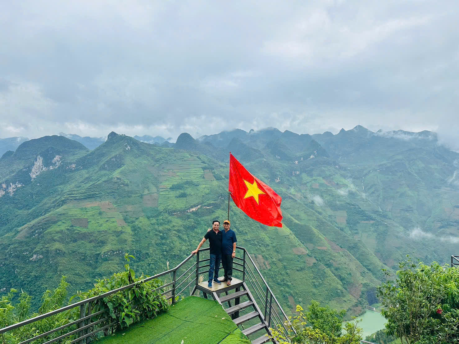 lich-khoi-hanh-tour-bay-thang-12(2)