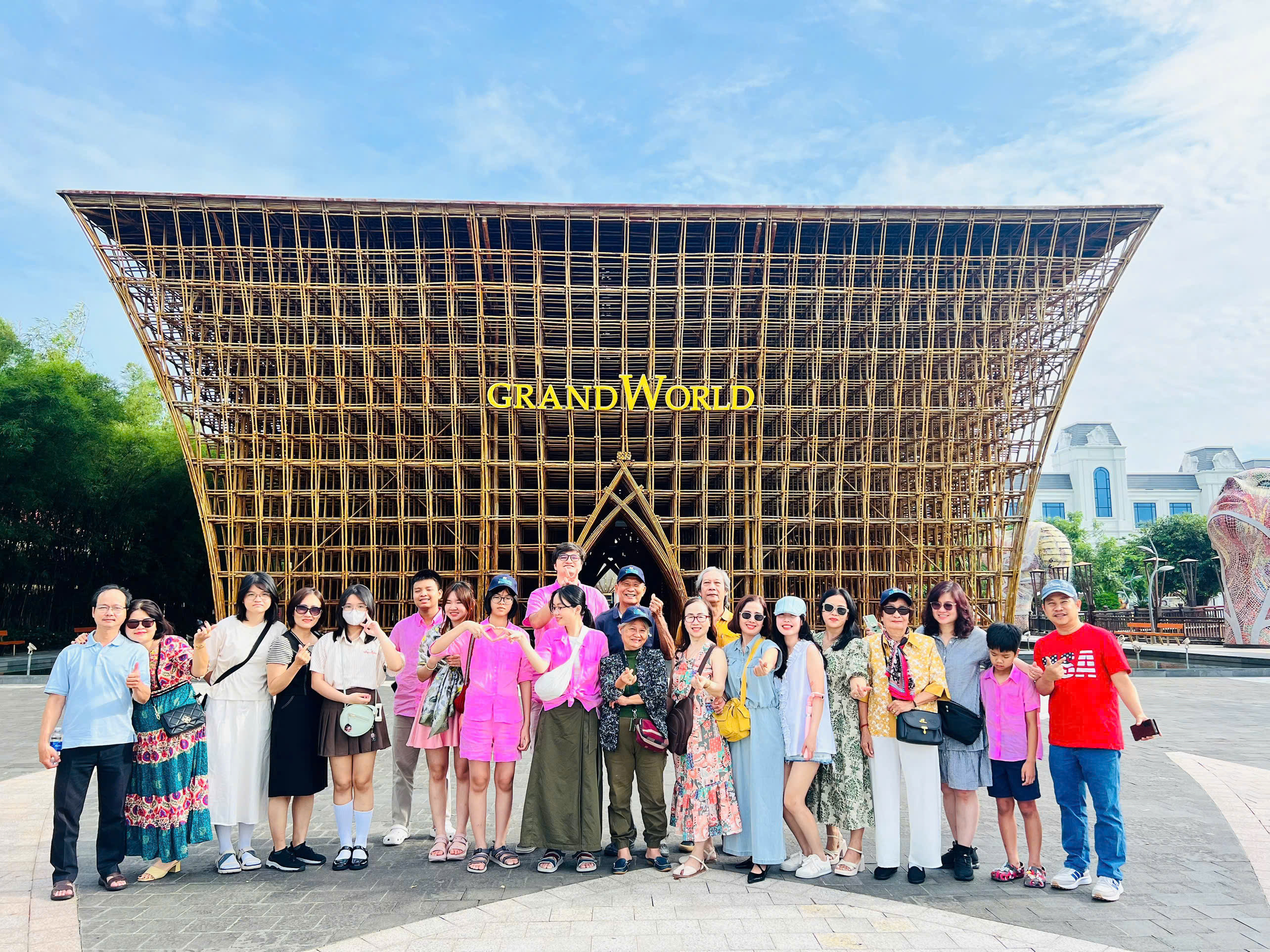 lich-khoi-hanh-tour-bay-thang-12(1)