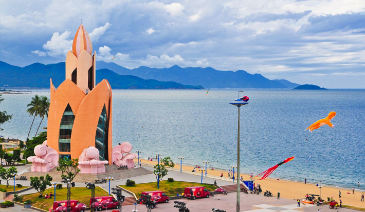 [TOUR DU LỊCH TẾT 2026] LIMOUSINE NHA TRANG - BÃI TRANH - DU THUYỀN - BUFFET HẢI SẢN 3N3Đ