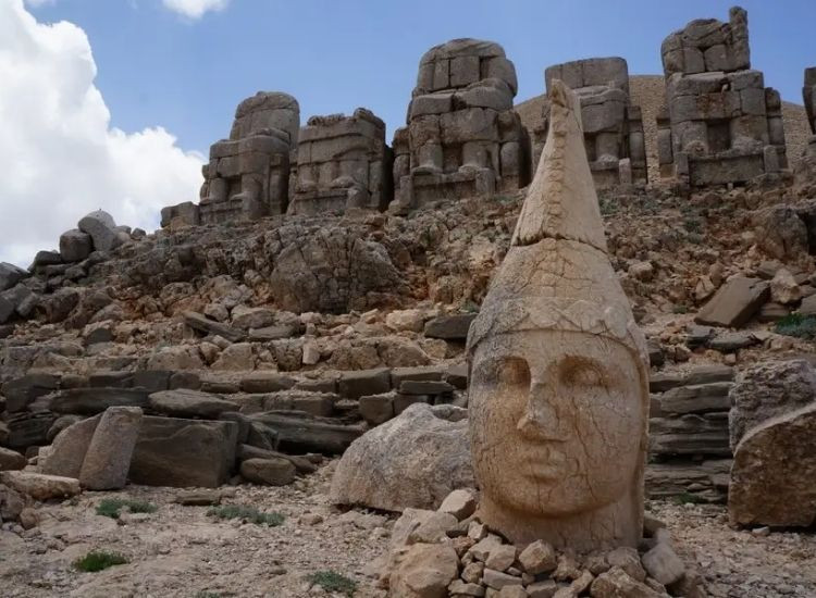 Núi Nemrut Thổ Nhĩ Kỳ là gì mà khiến du khách mê mẩn? Du lịch Thổ Nhĩ Kỳ 1