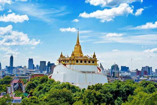 Nằm ngay giữa trung tâm thủ đô, Wat Saket trông như một ốc đảo nhỏ được bao quanh bởi rừng cây xanh mát. Ảnh: Bangkok. Nằm ngay giữa trung tâm thủ đô, Wat Saket trông như một ốc đảo nhỏ được bao quanh bởi rừng cây xanh mát. Ảnh: Bangkok.