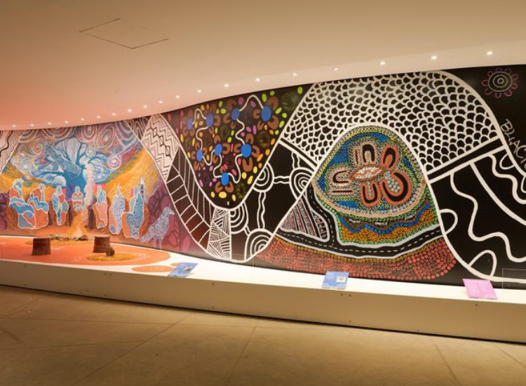 Nghệ thuật thổ dân Aboriginal trong các bảo tàng Úc Tác phẩm nghệ thuật thổ dân Aboriginal được trưng bày tại bảo tàng Úc, thu hút du khách yêu văn hóa bản địa