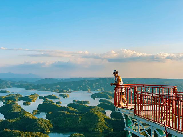 Cầu Kính Hồ Tà Đùng