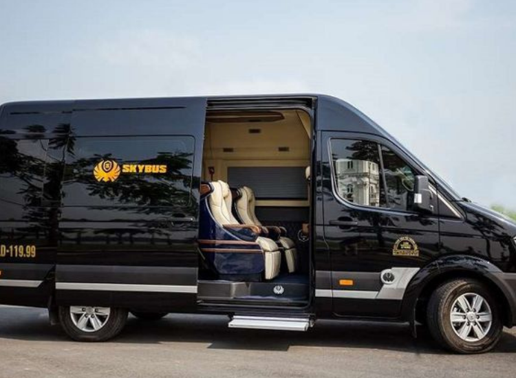 Xe limousine du lịch đời mới phục vụ tour Phan Thiết Xe du lịch đời mới trong tour Phan Thiết Hải Đăng Travel