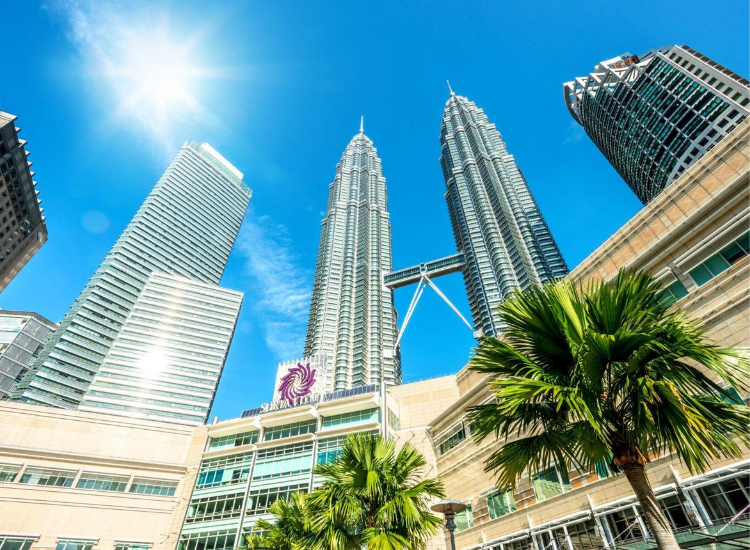 Suria KLCC Kuala Lumpur Khu trung tâm Suria KLCC với background tháp đôi Petronas