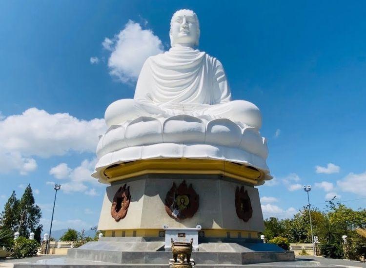 Khám phá chùa Long Sơn Nha Trang - Địa điểm tâm linh nổi bật