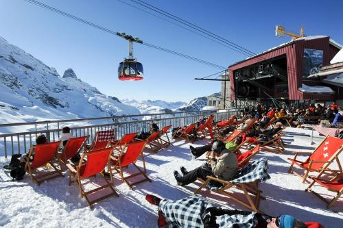 Chinh Phục Đỉnh Titlis Thụy Sĩ – “Núi Thần Tiên” Huyền Thoại khi Du Lịch Châu Âu