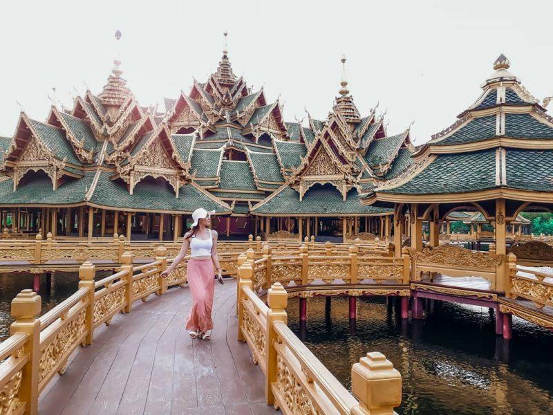 Ghé Thái Lan, check-in sống ảo tại ngôi chùa xanh dát vàng sang chảnh